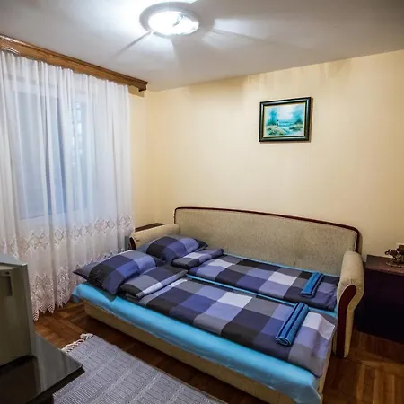 Kuca Na Dan Mali Raj Holiday home Sremska Kamenica