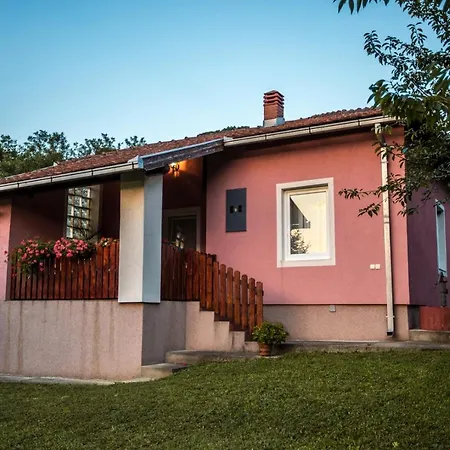 Kuca Na Dan Mali Raj Holiday home *