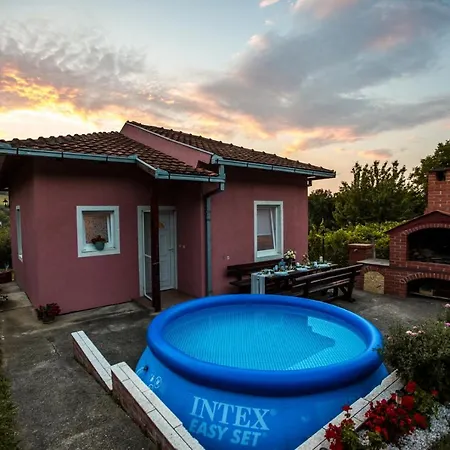 Holiday home Kuca Na Dan Mali Raj Sremska Kamenica